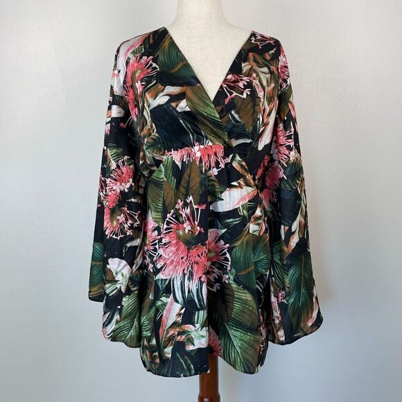 NWT Guess Floral V-Neck Top Size M - Picture 1 of 8